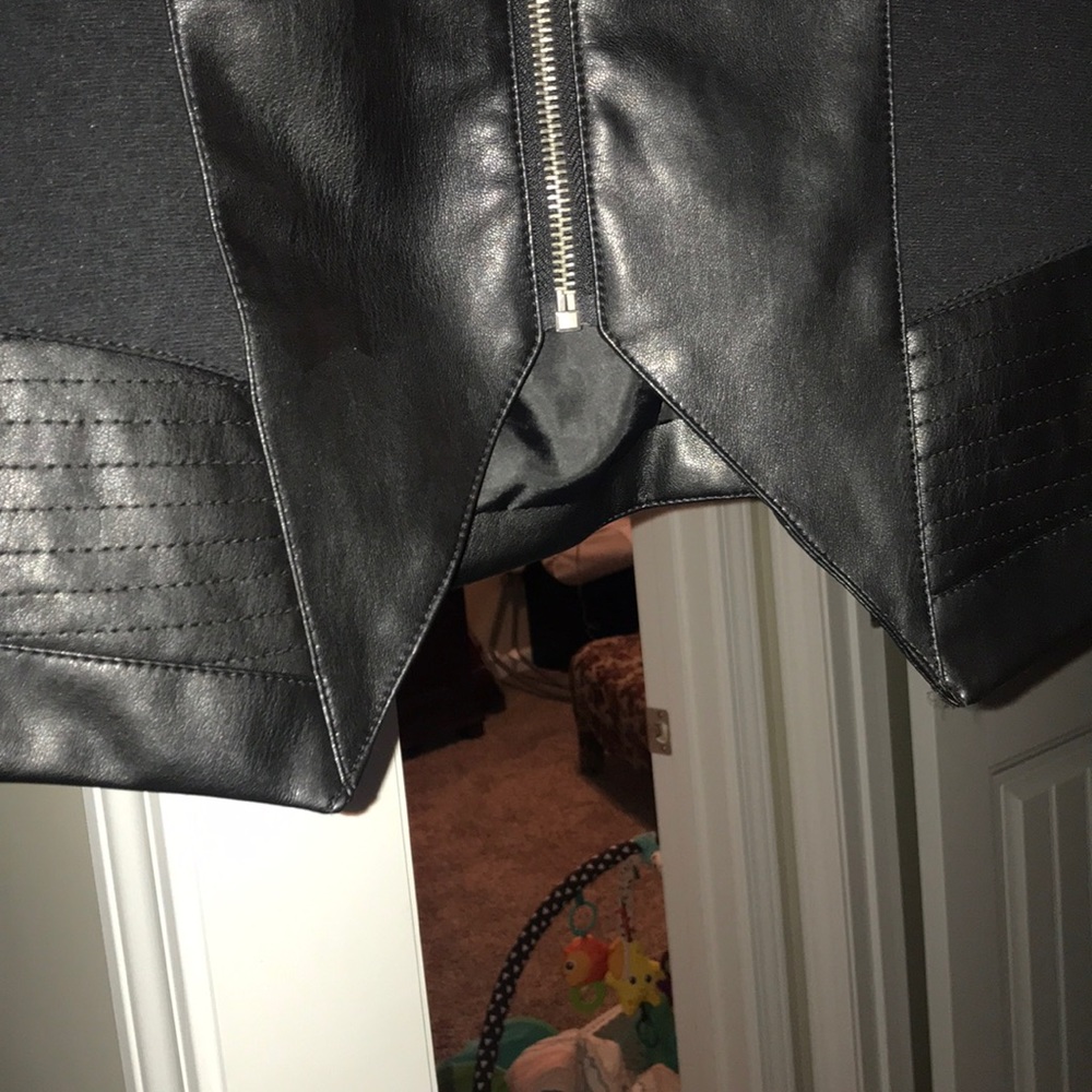 Leather jacket - Picture 2 of 4